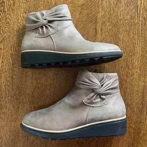 Clarks Sharon Salon Pewter Womens Suede Leather Ankle Boots NWOT